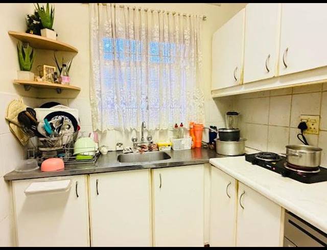 1 BEDROOM APARTMENT FOR SALE IN ESSENWOOD